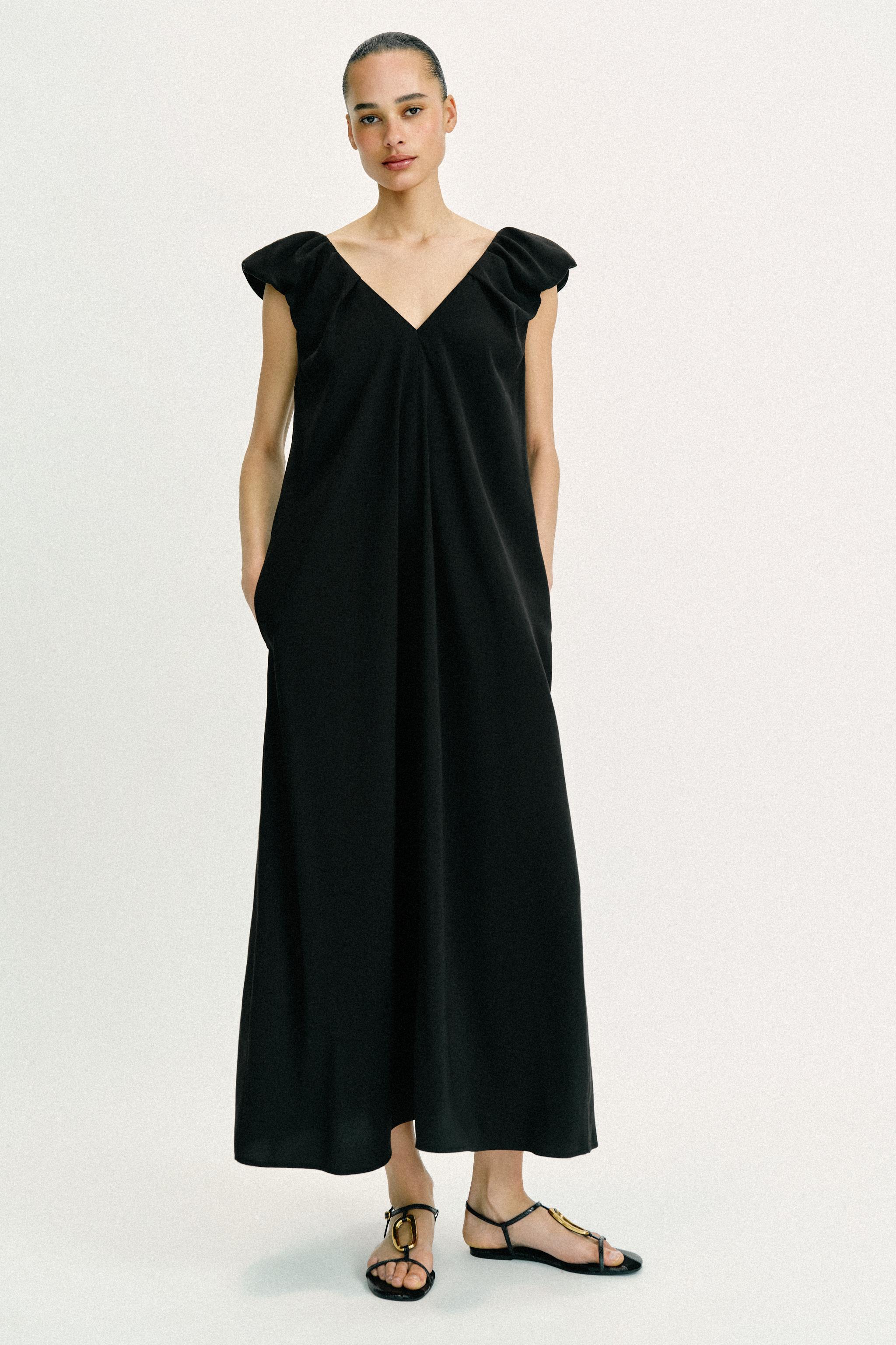 ROBE LONGUE À MANCHES BOUFFANTES